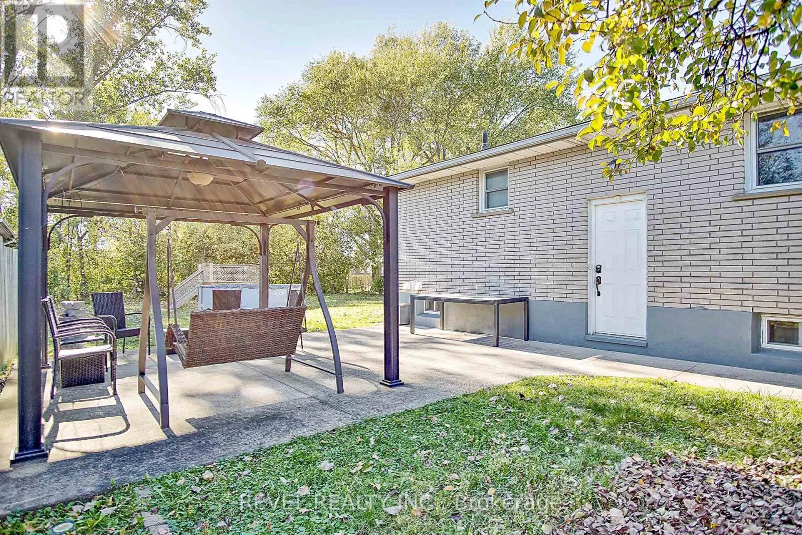 8060 BEAVERDAMS ROAD N