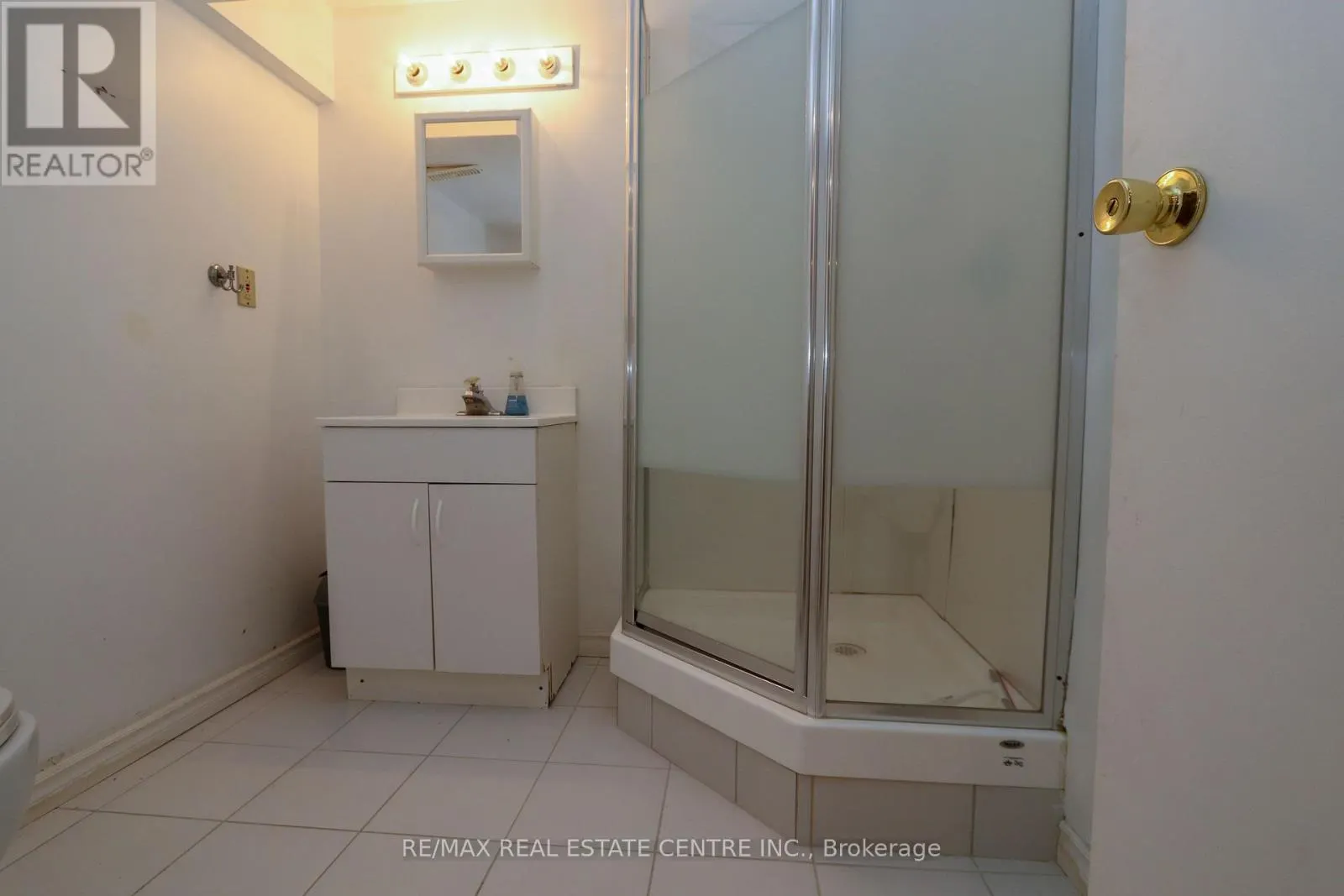 1 - 423 KEATS WAY, #1