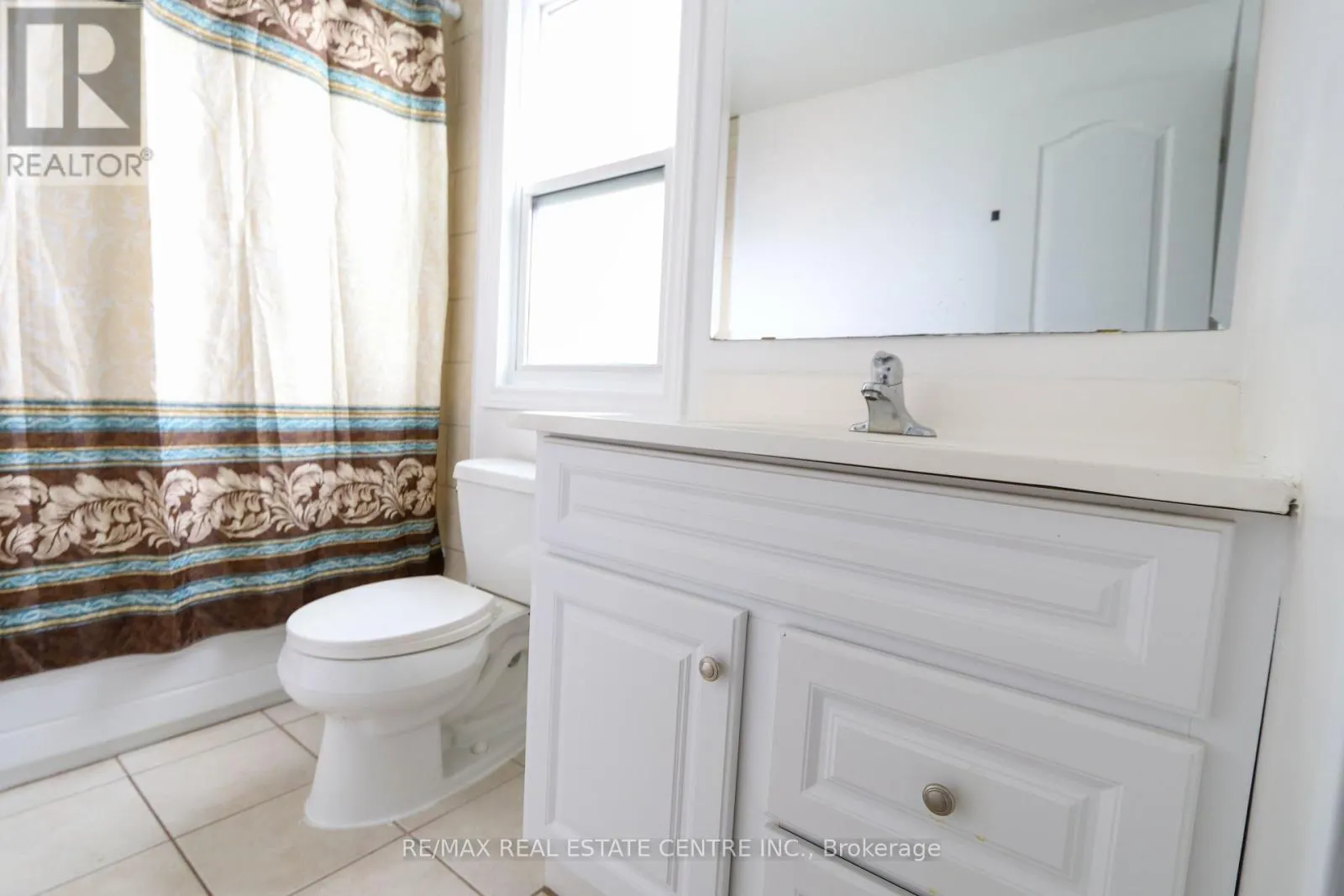 1 - 423 KEATS WAY, #1