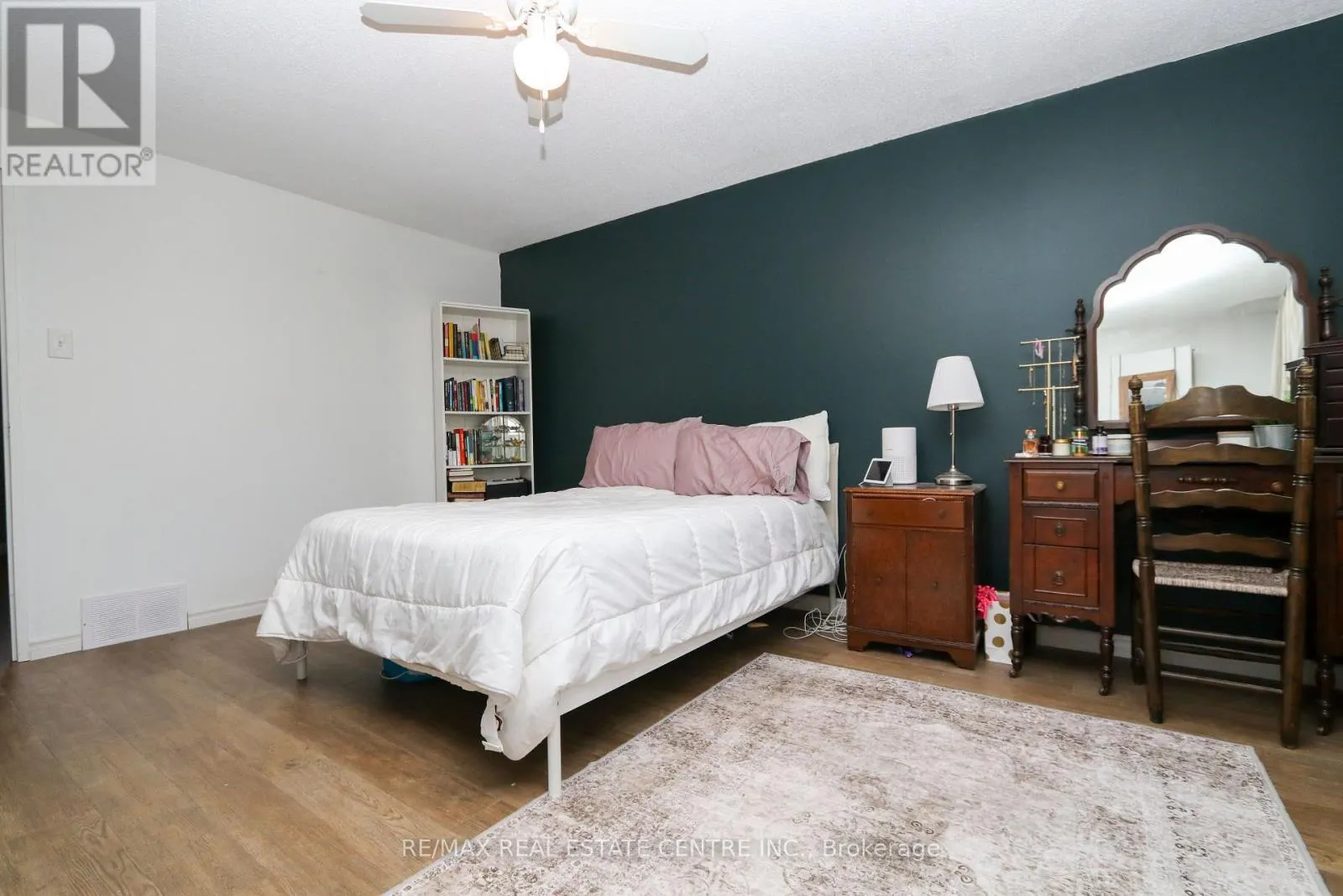 1 - 423 KEATS WAY, #1