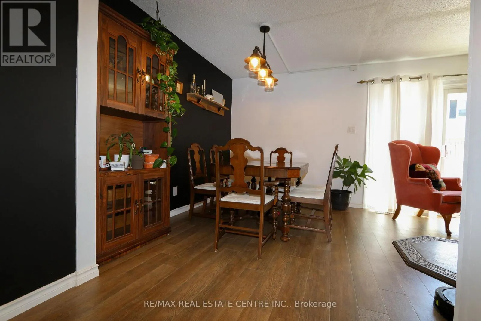 1 - 423 KEATS WAY, #1