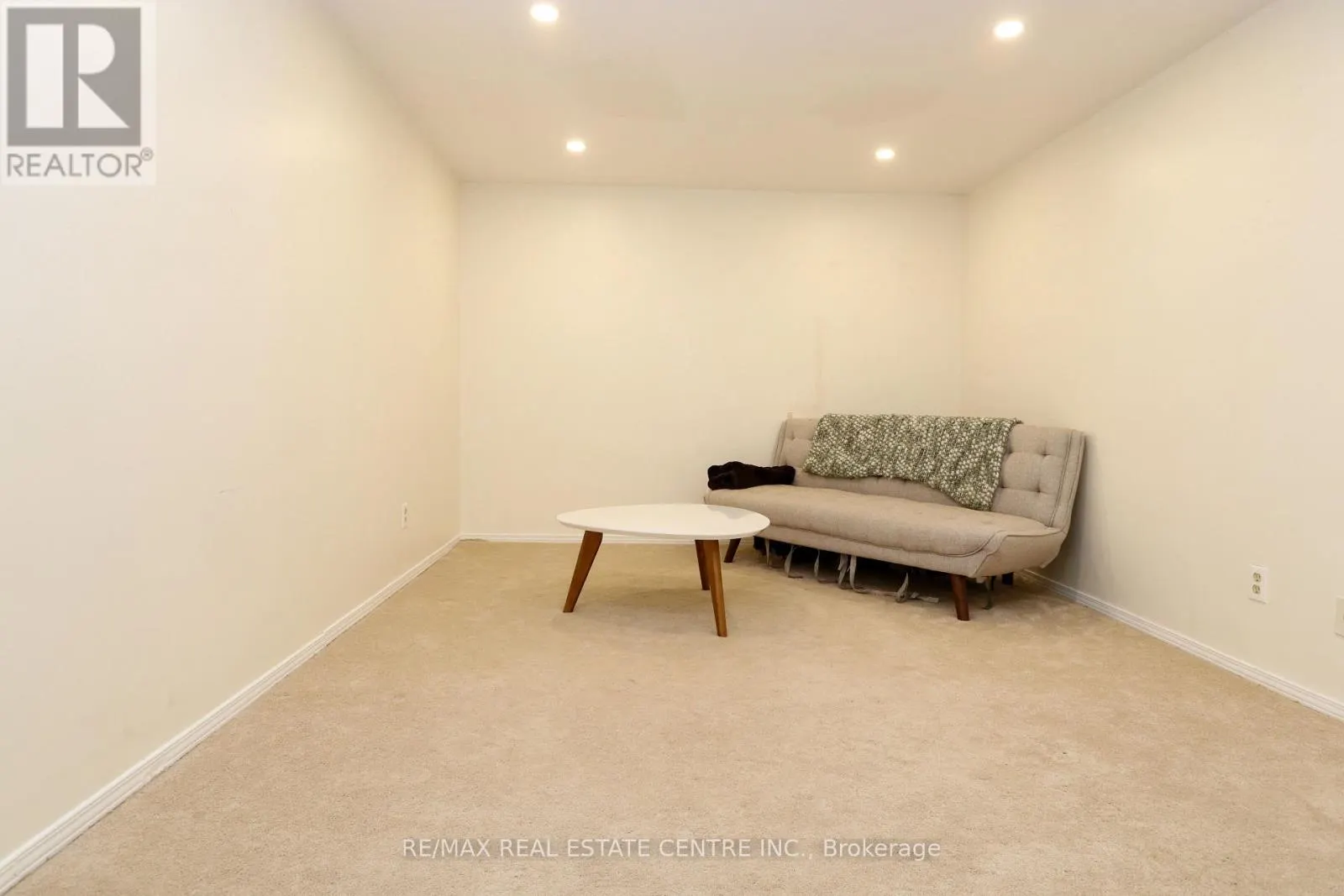 1 - 423 KEATS WAY, #1