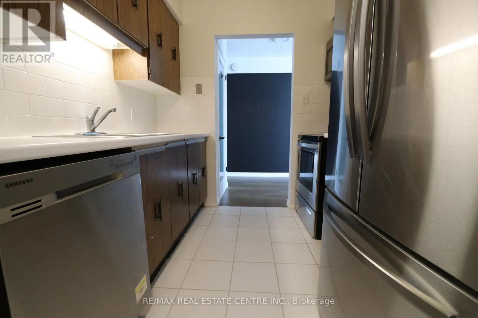 1 - 423 KEATS WAY, #1