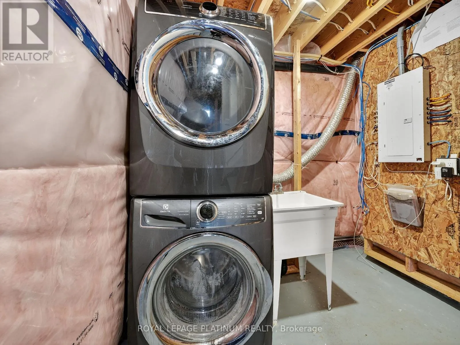 14 - 7945 OLDFIELD ROAD