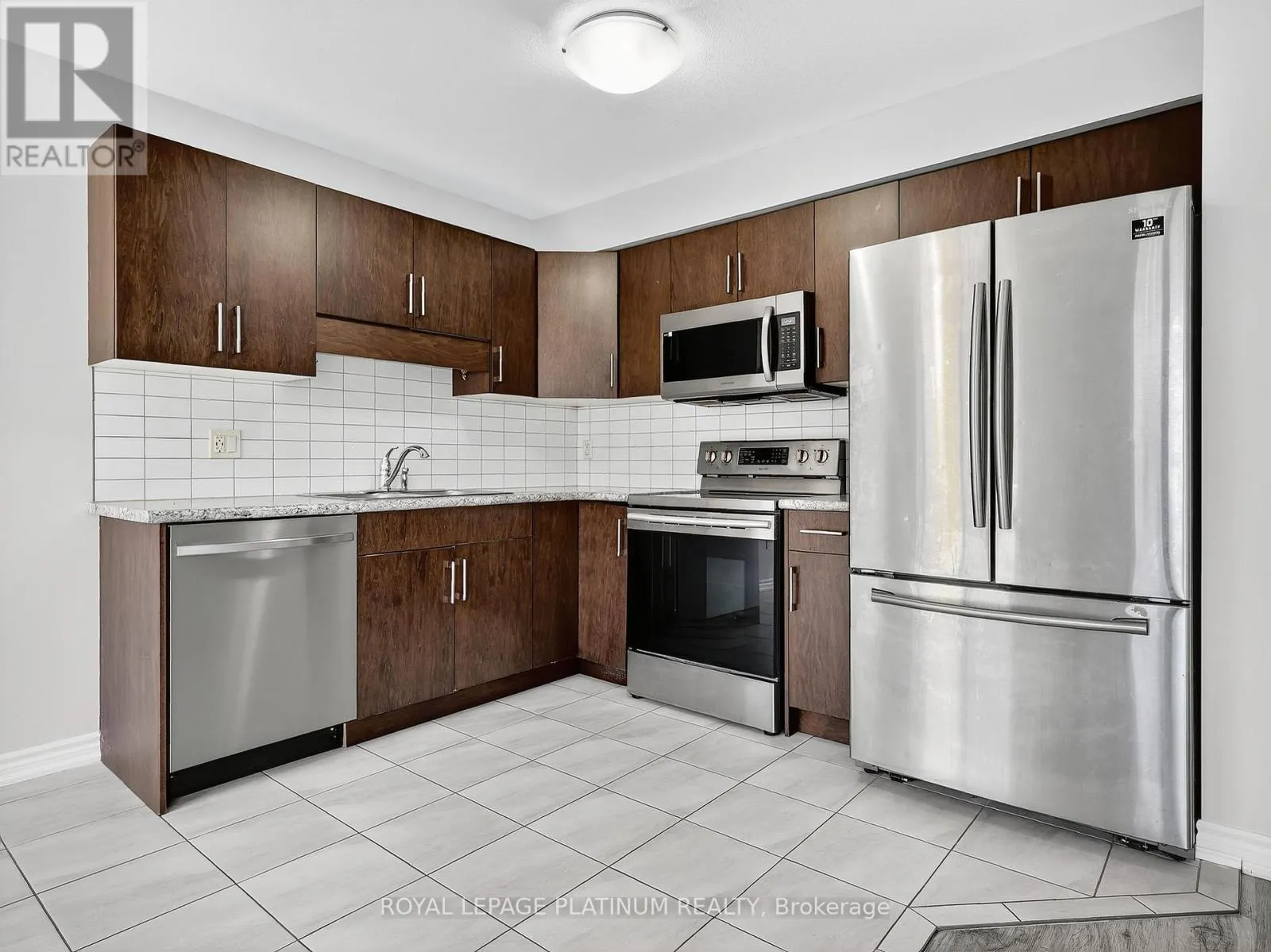 14 - 7945 OLDFIELD ROAD