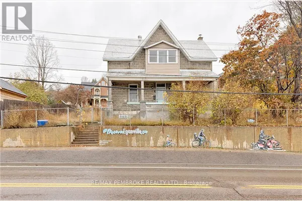 131 BONNECHERE STREET W