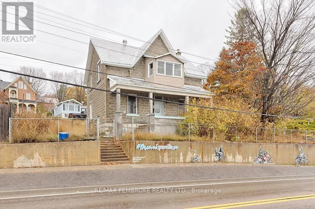 131 BONNECHERE STREET W