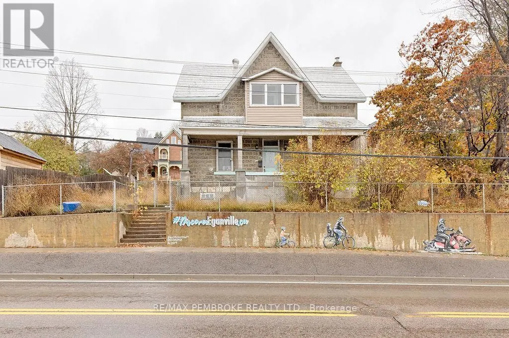 131 BONNECHERE STREET W