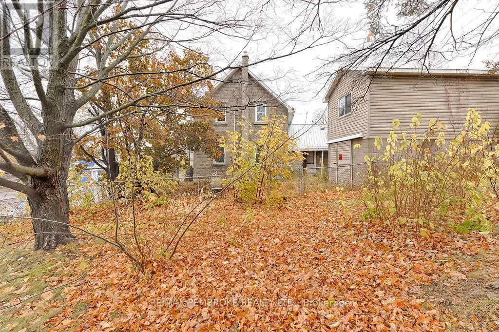 131 BONNECHERE STREET W