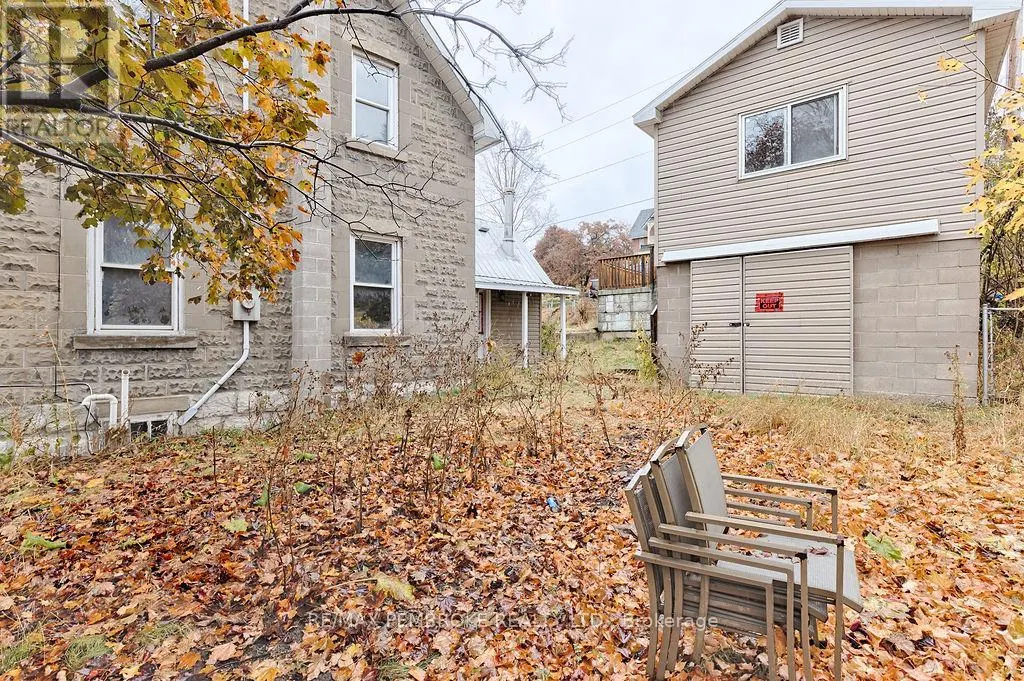 131 BONNECHERE STREET W