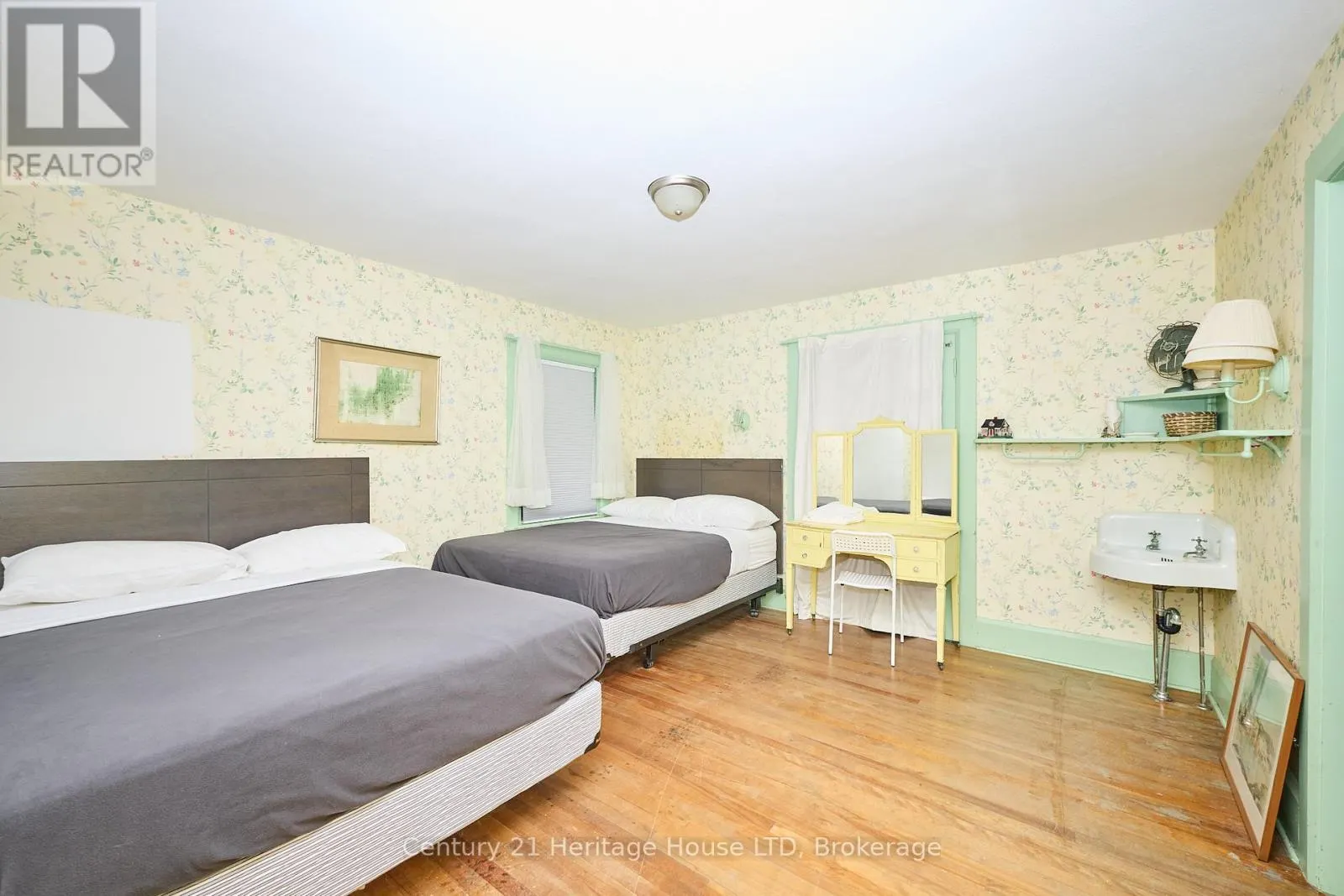 1033 FIRELANE 1 ROAD
