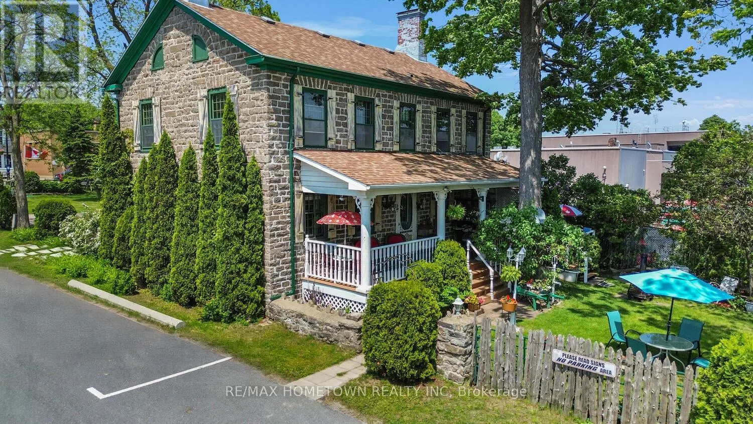 495 KING STREET W
