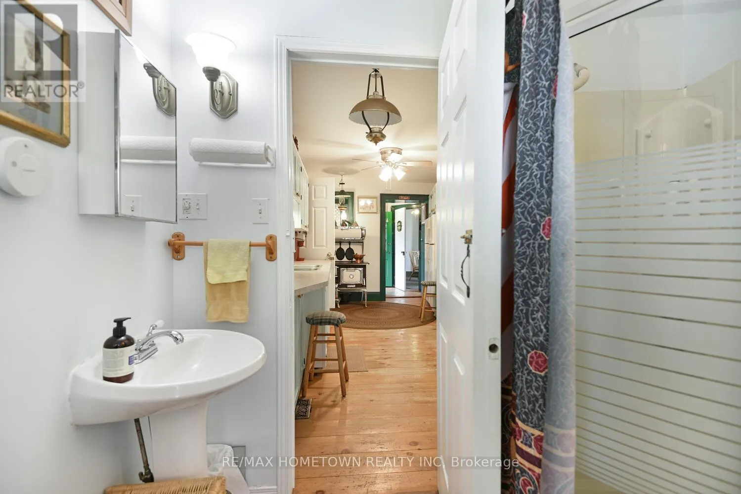 495 KING STREET W