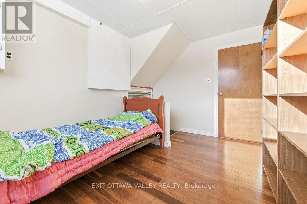 3 NEWTON CRESCENT