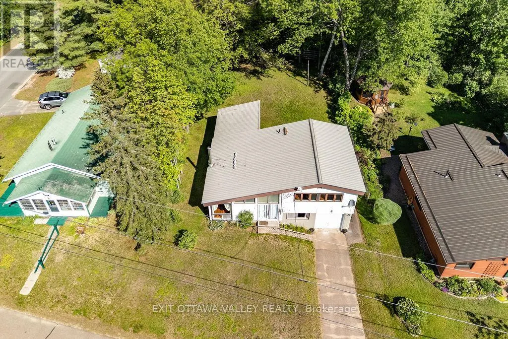 3 NEWTON CRESCENT