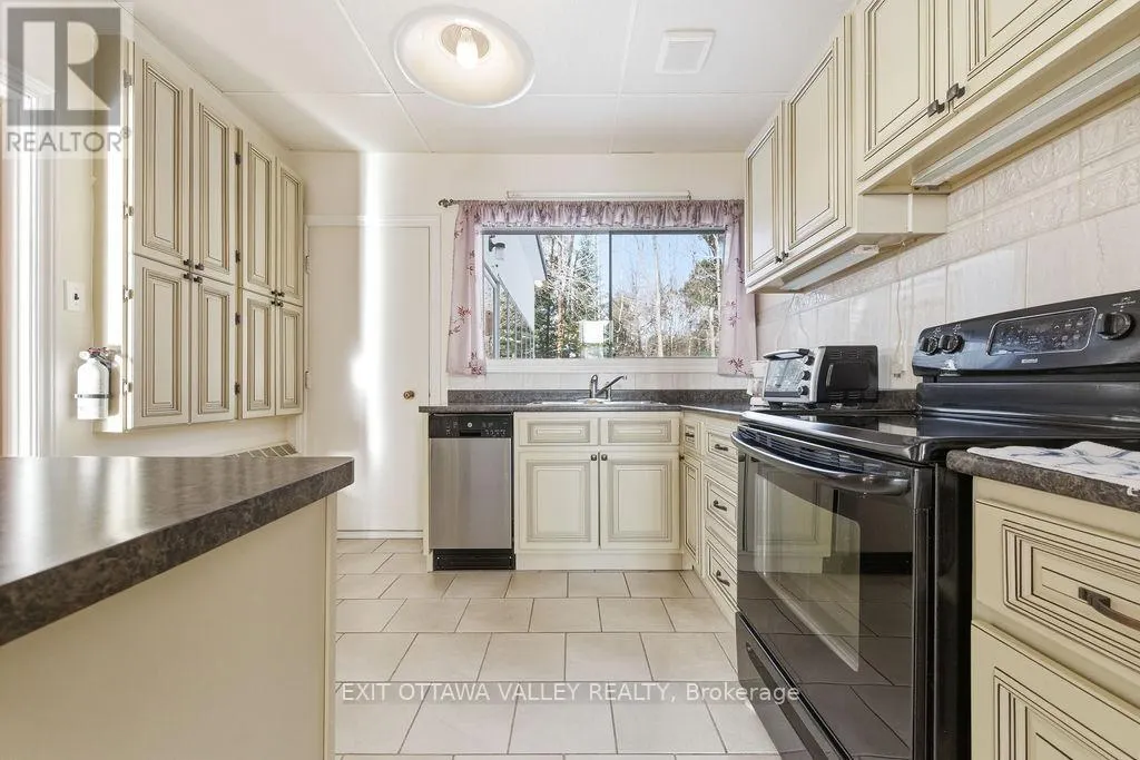 3 NEWTON CRESCENT