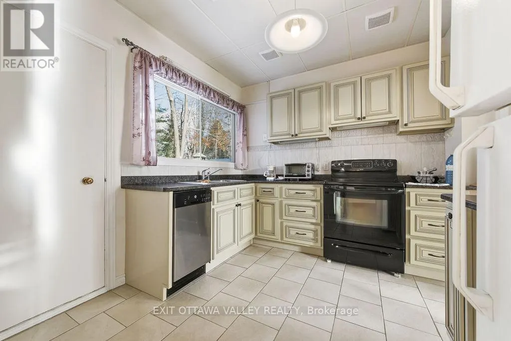 3 NEWTON CRESCENT