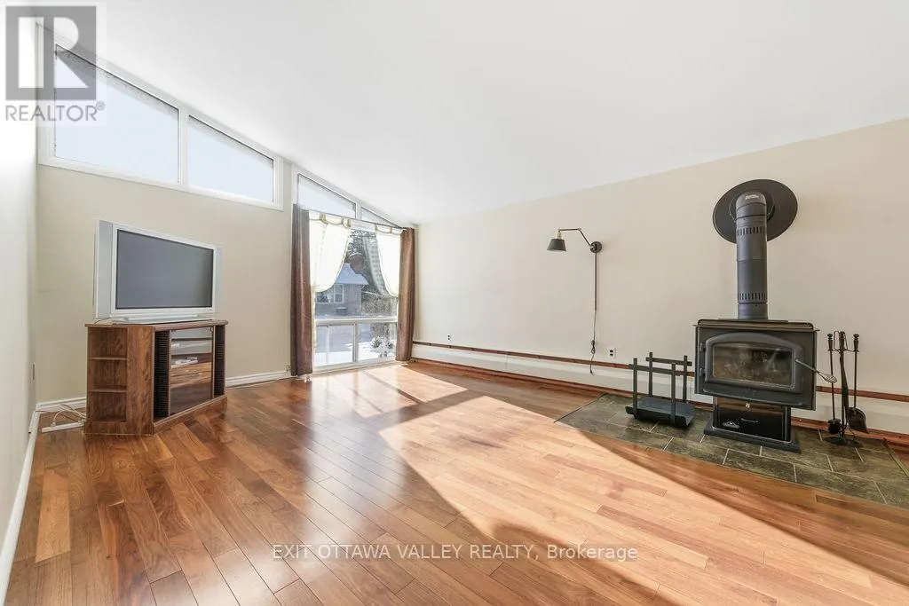 3 NEWTON CRESCENT