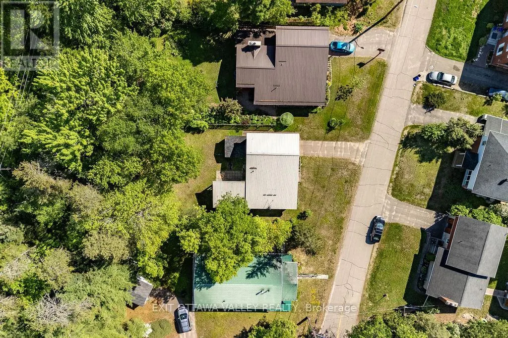 3 NEWTON CRESCENT