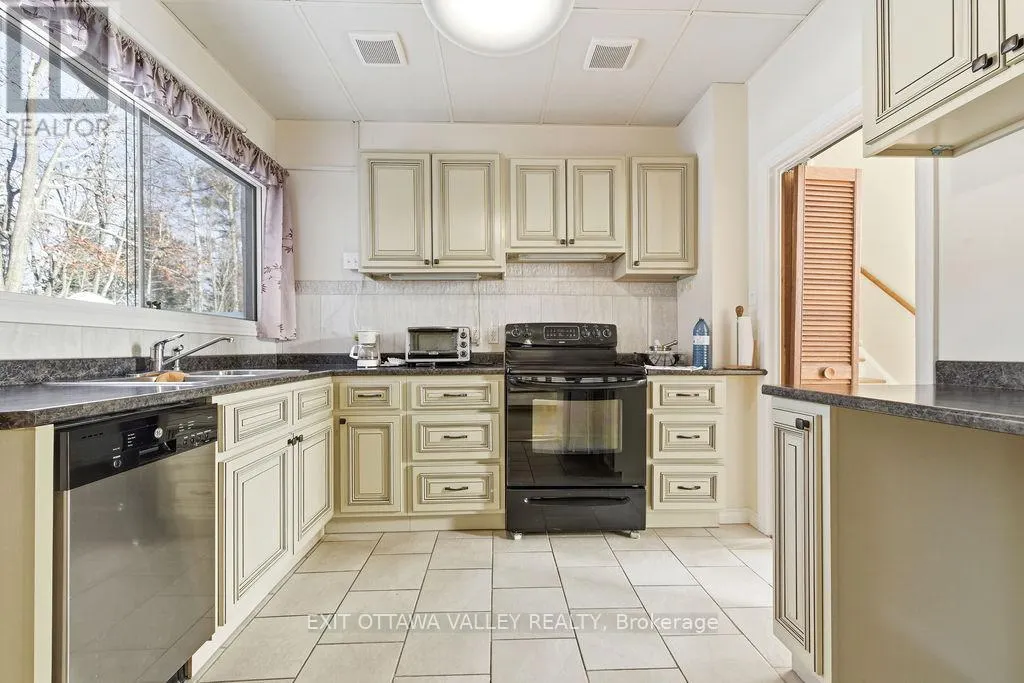 3 NEWTON CRESCENT