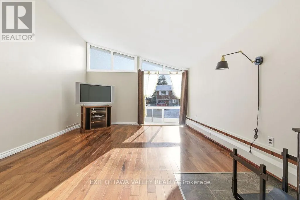 3 NEWTON CRESCENT