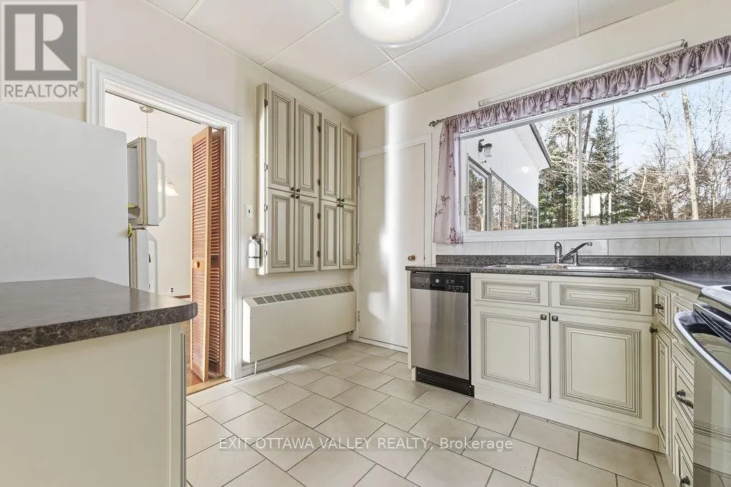 3 NEWTON CRESCENT