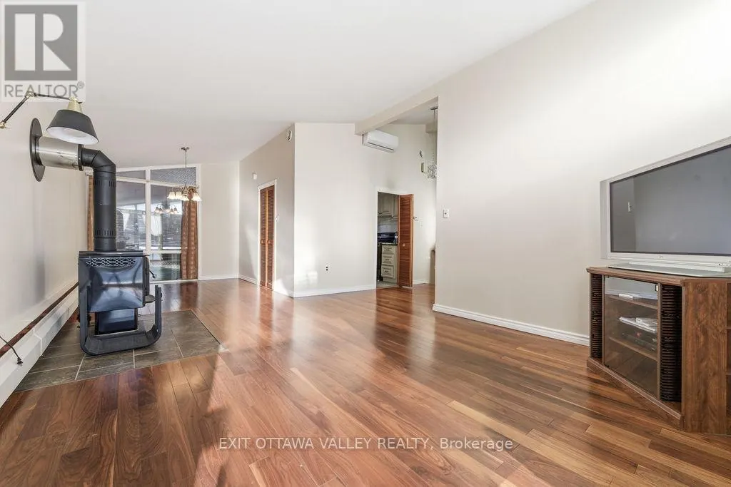 3 NEWTON CRESCENT