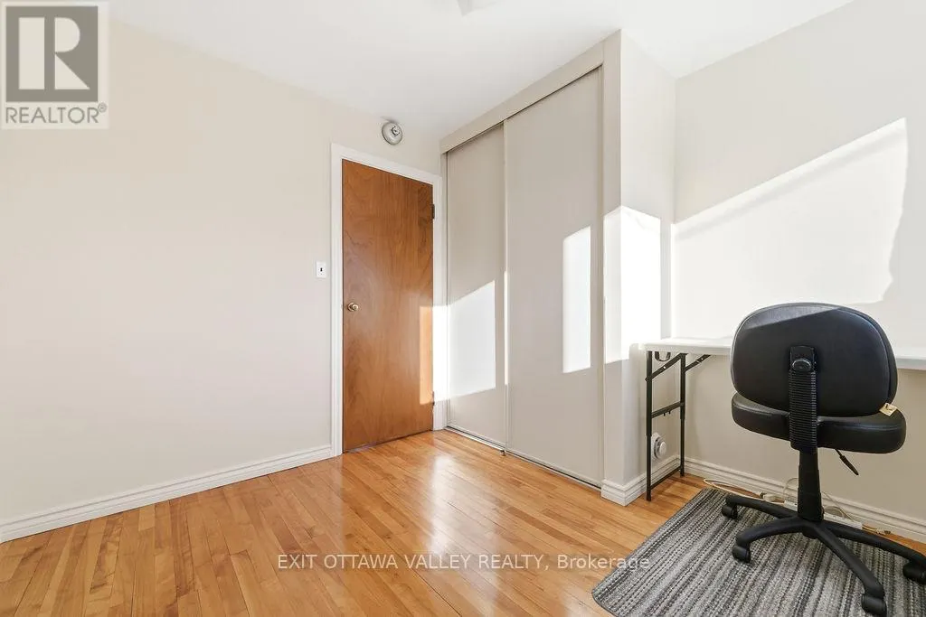 3 NEWTON CRESCENT