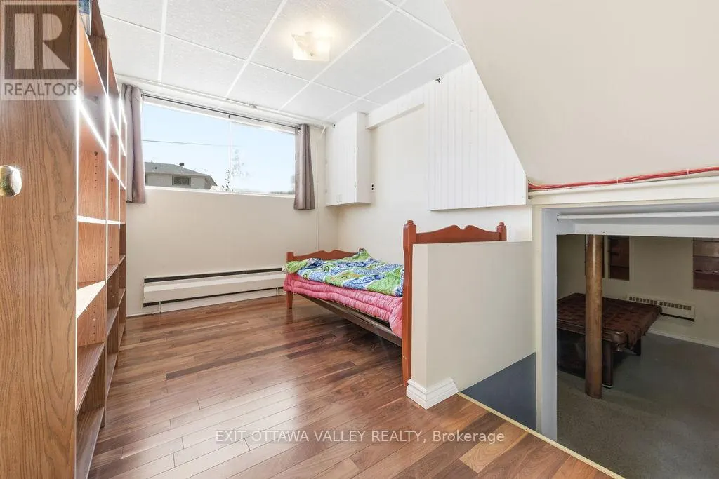 3 NEWTON CRESCENT