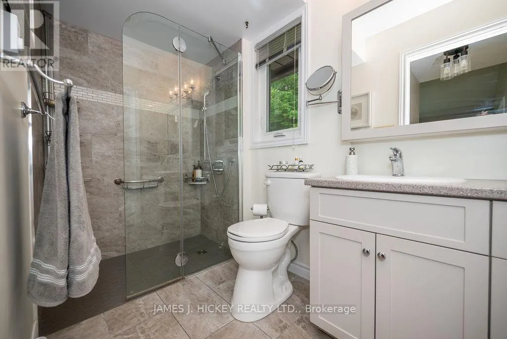 581 ROCKY POINT LANE
