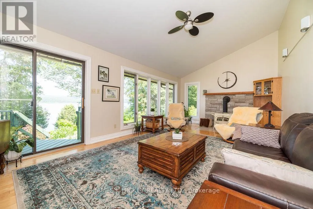 581 ROCKY POINT LANE