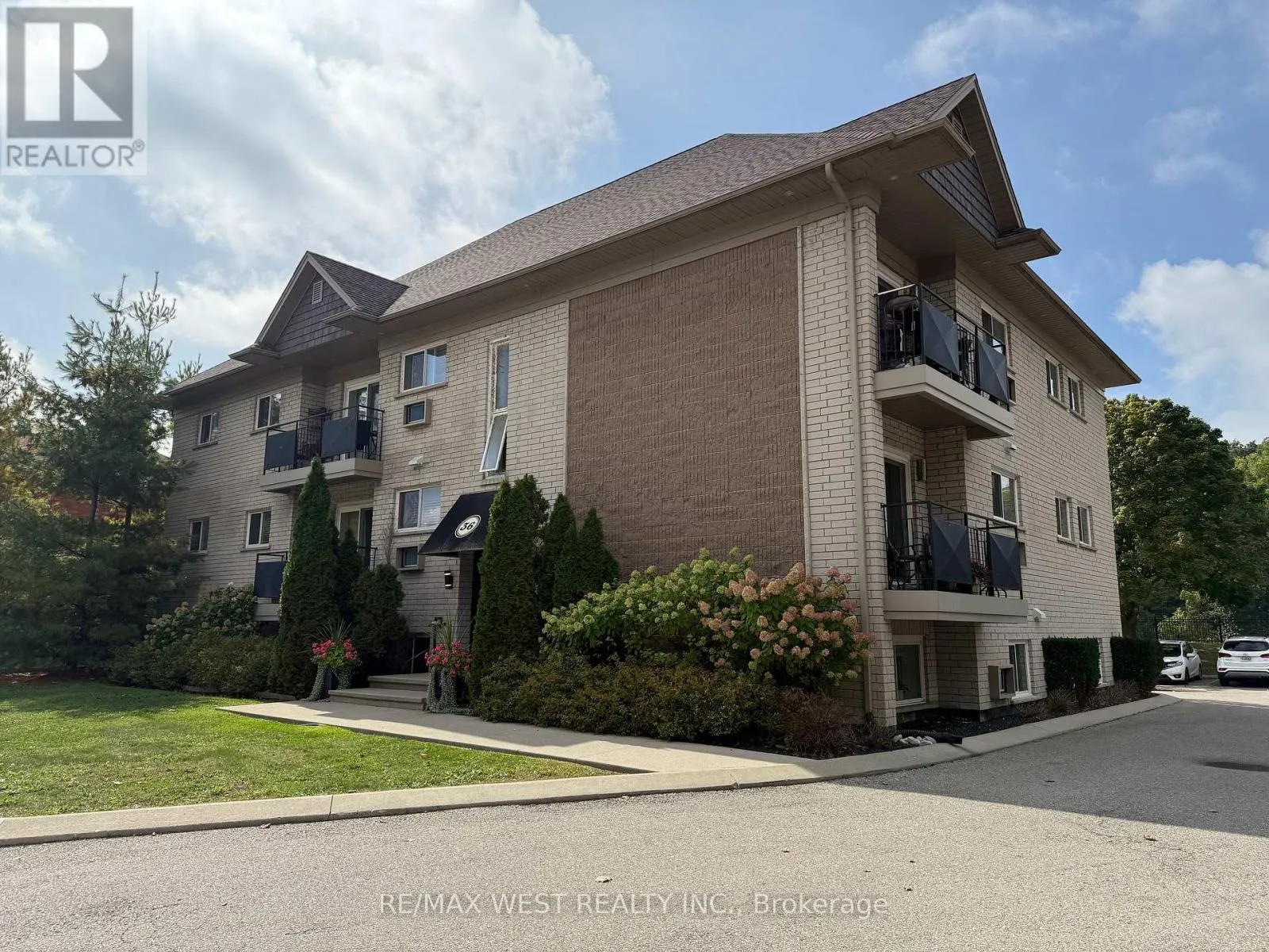 36 WILLOW STREET