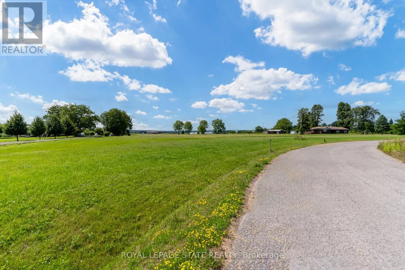 4558 LAKESIDE DRIVE
