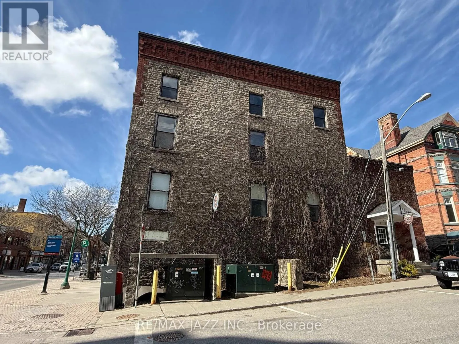 2 KING STREET W