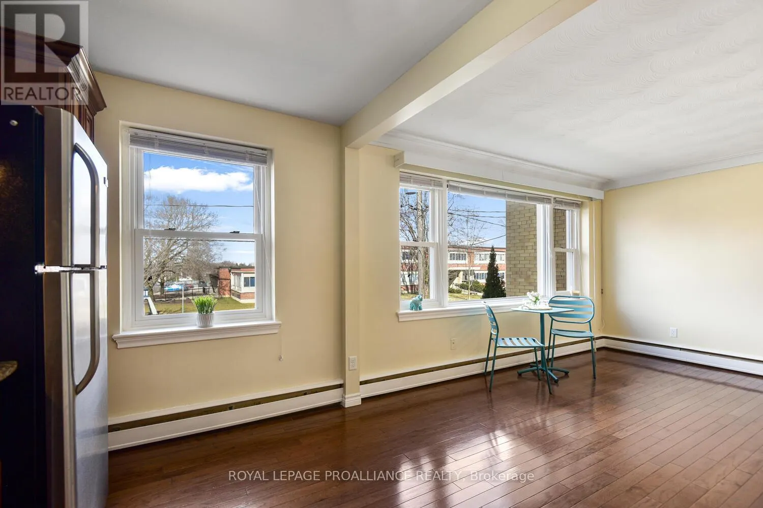8 - 167 PEARL STREET E
