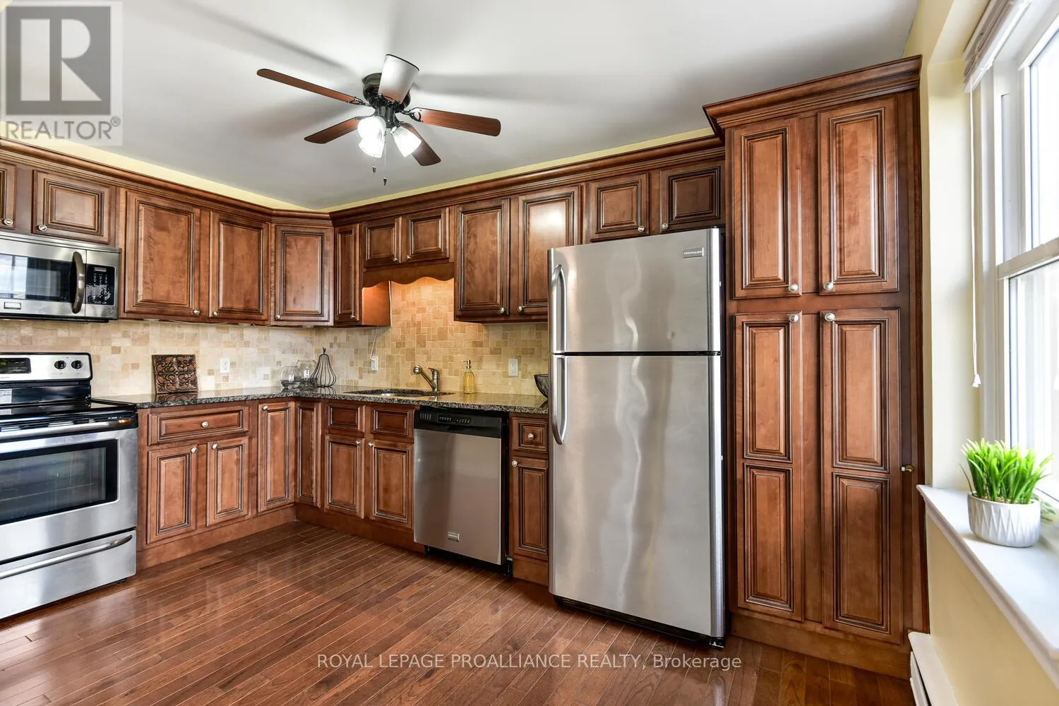 8 - 167 PEARL STREET E
