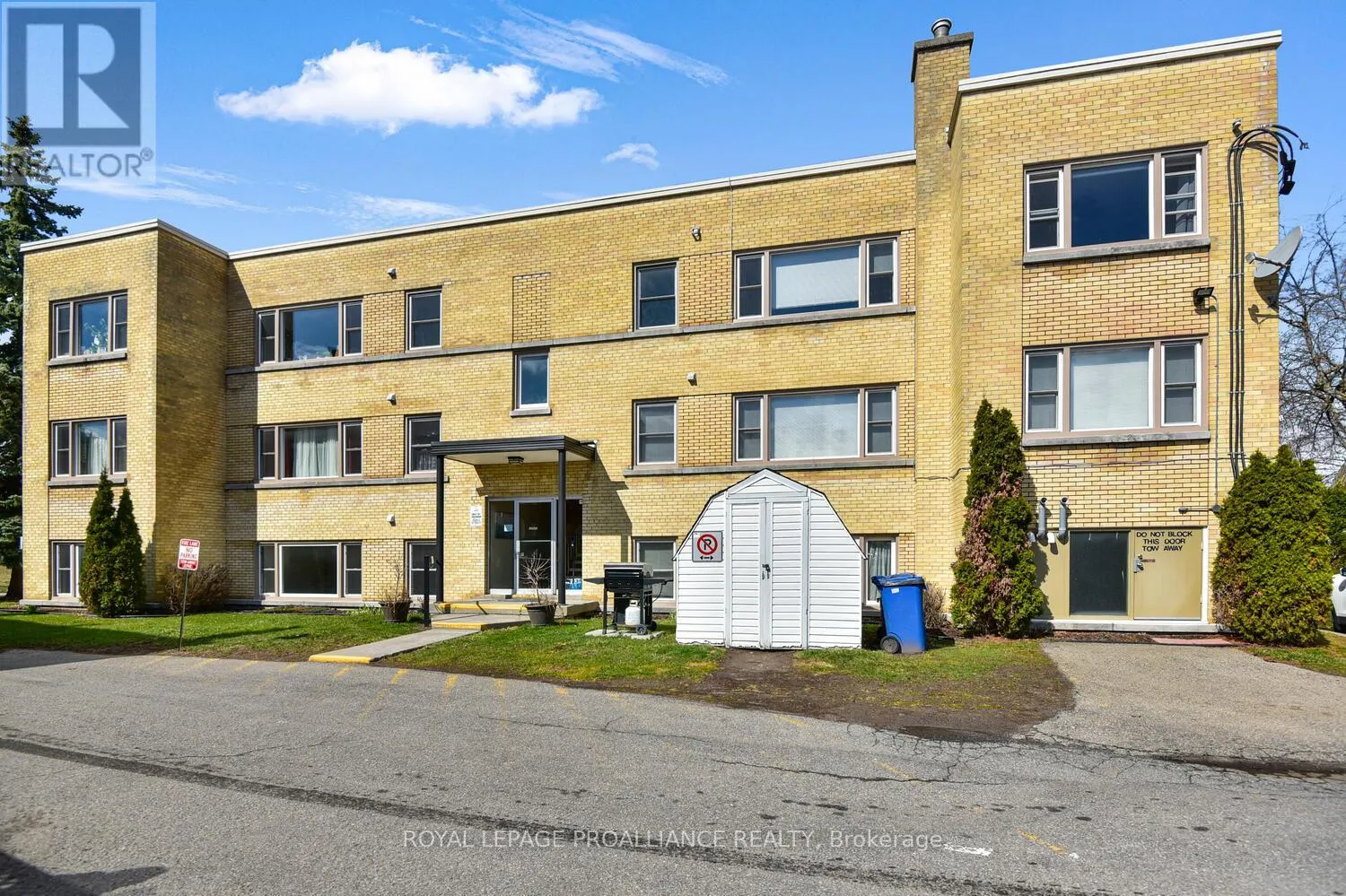 8 - 167 PEARL STREET E
