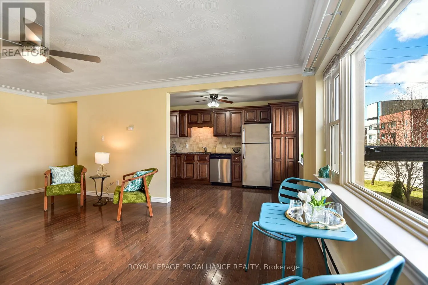 8 - 167 PEARL STREET E