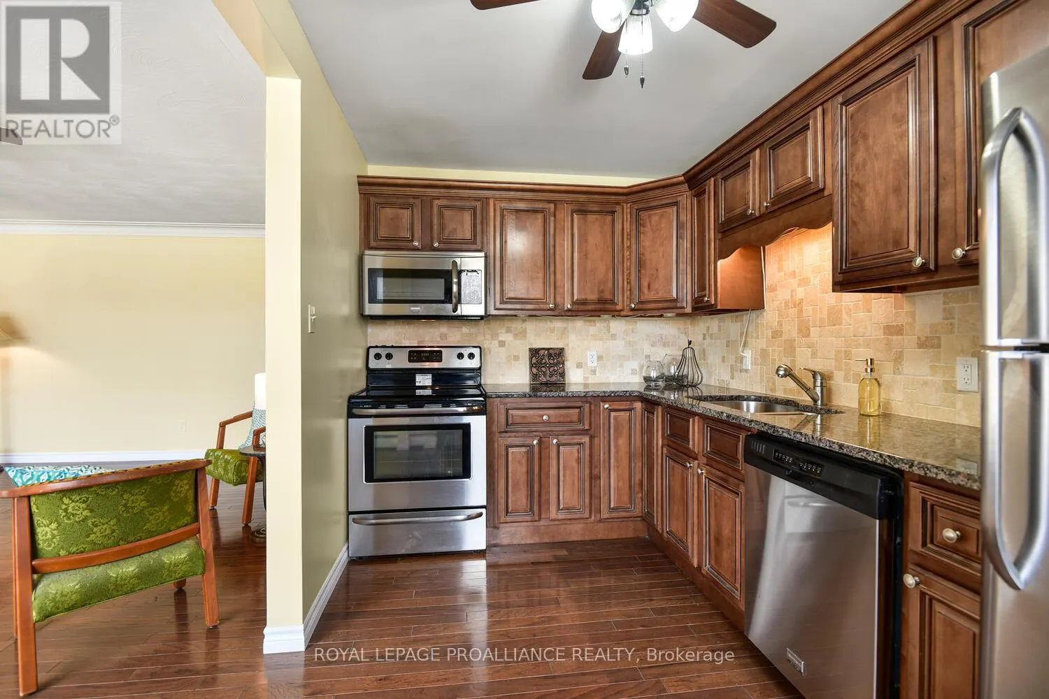 8 - 167 PEARL STREET E