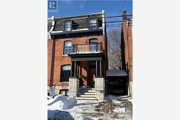 28 WELLINGTON STREET