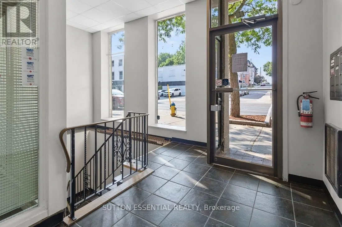 UNIT #4 - 27 KING STREET E