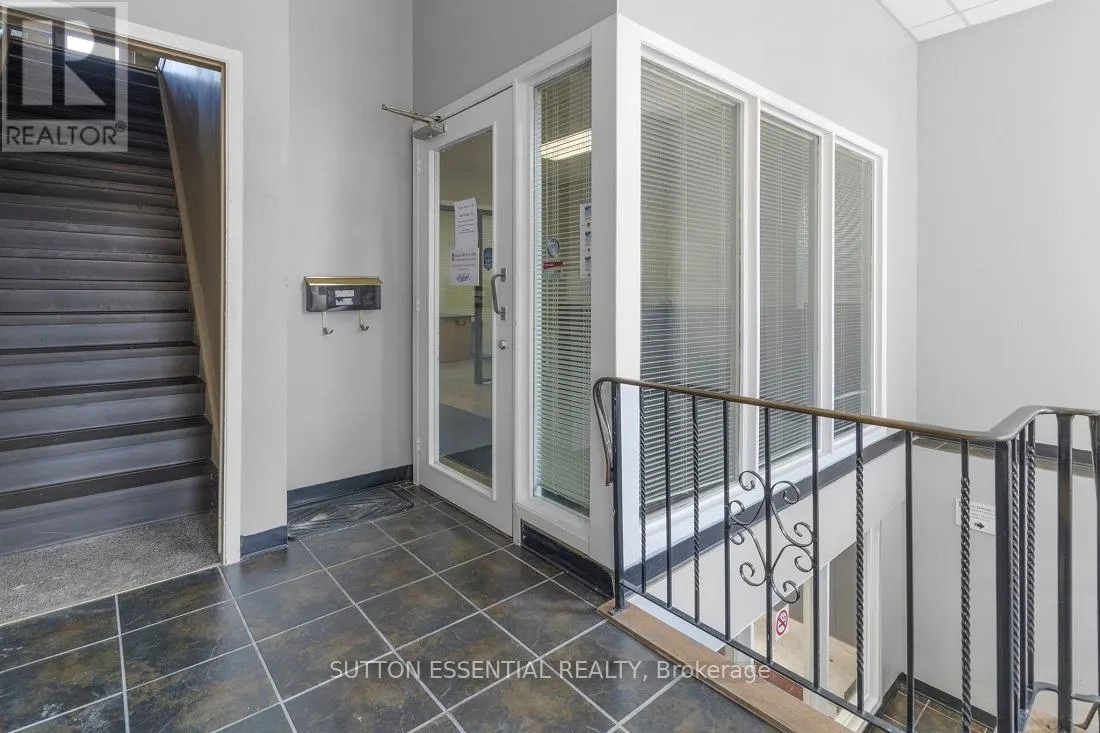 UNIT #4 - 27 KING STREET E