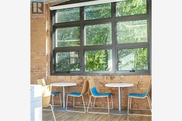 126 CATHARINE STREET N