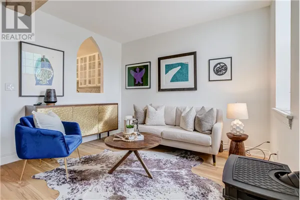 1 - 196 ARTHUR STREET N