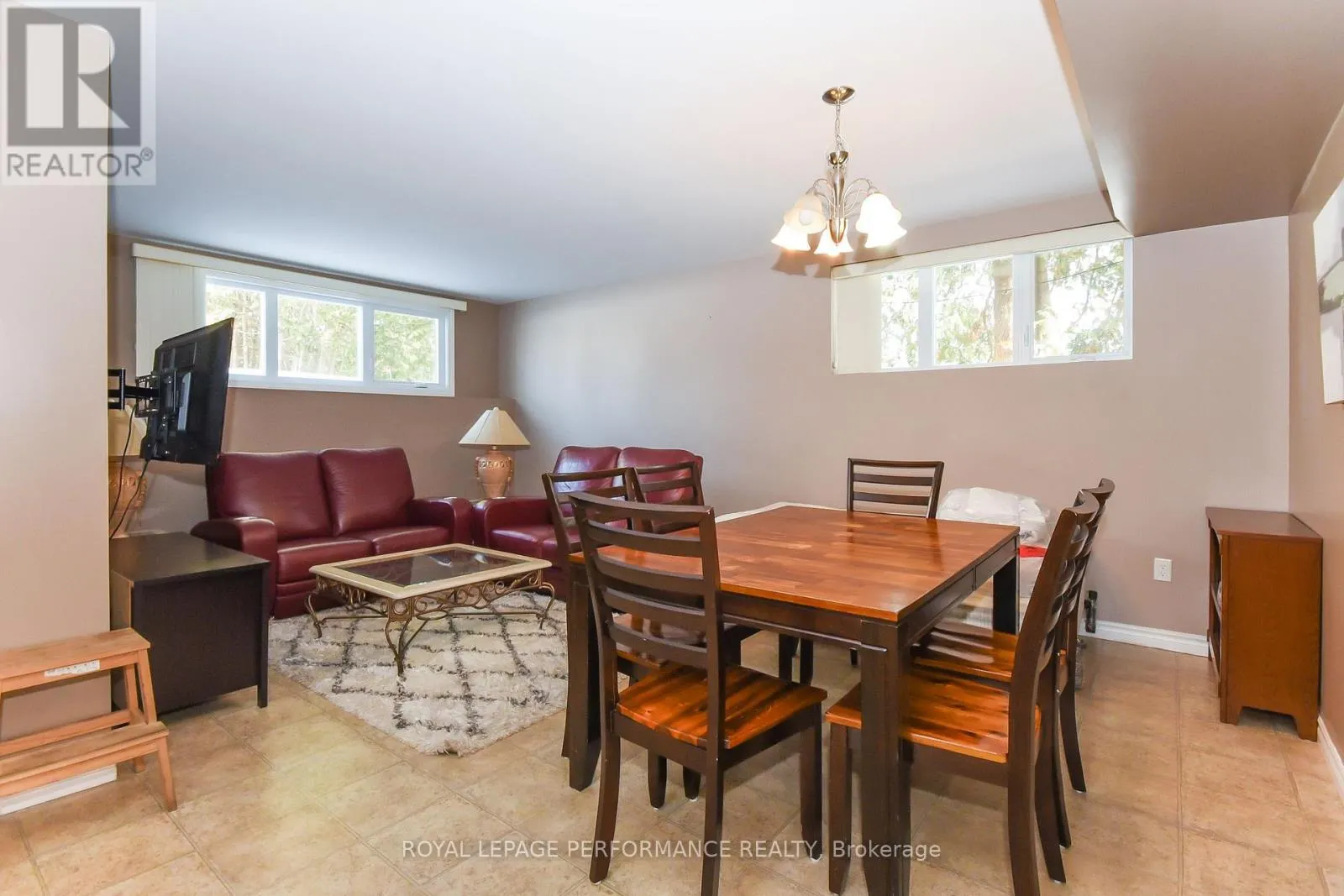 35 CLOVERLOFT COURT