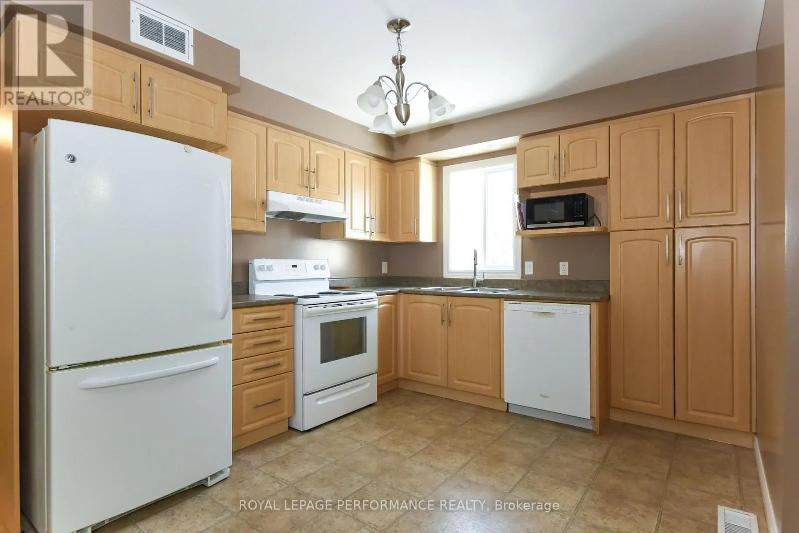 35 CLOVERLOFT COURT