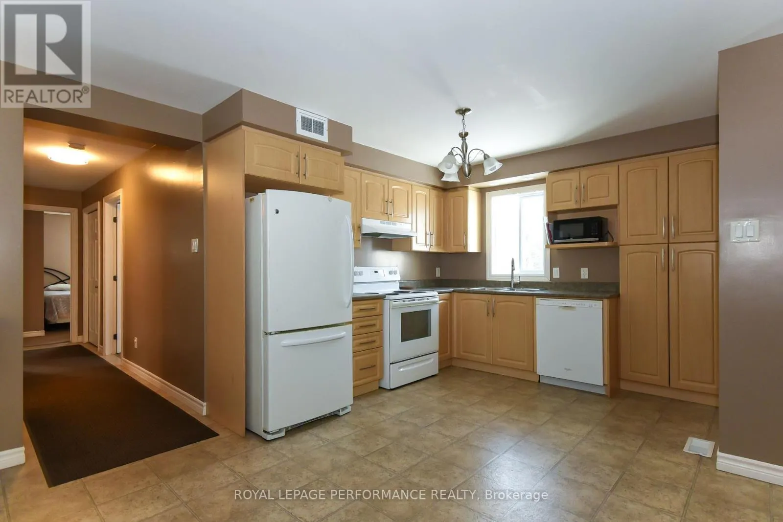 35 CLOVERLOFT COURT
