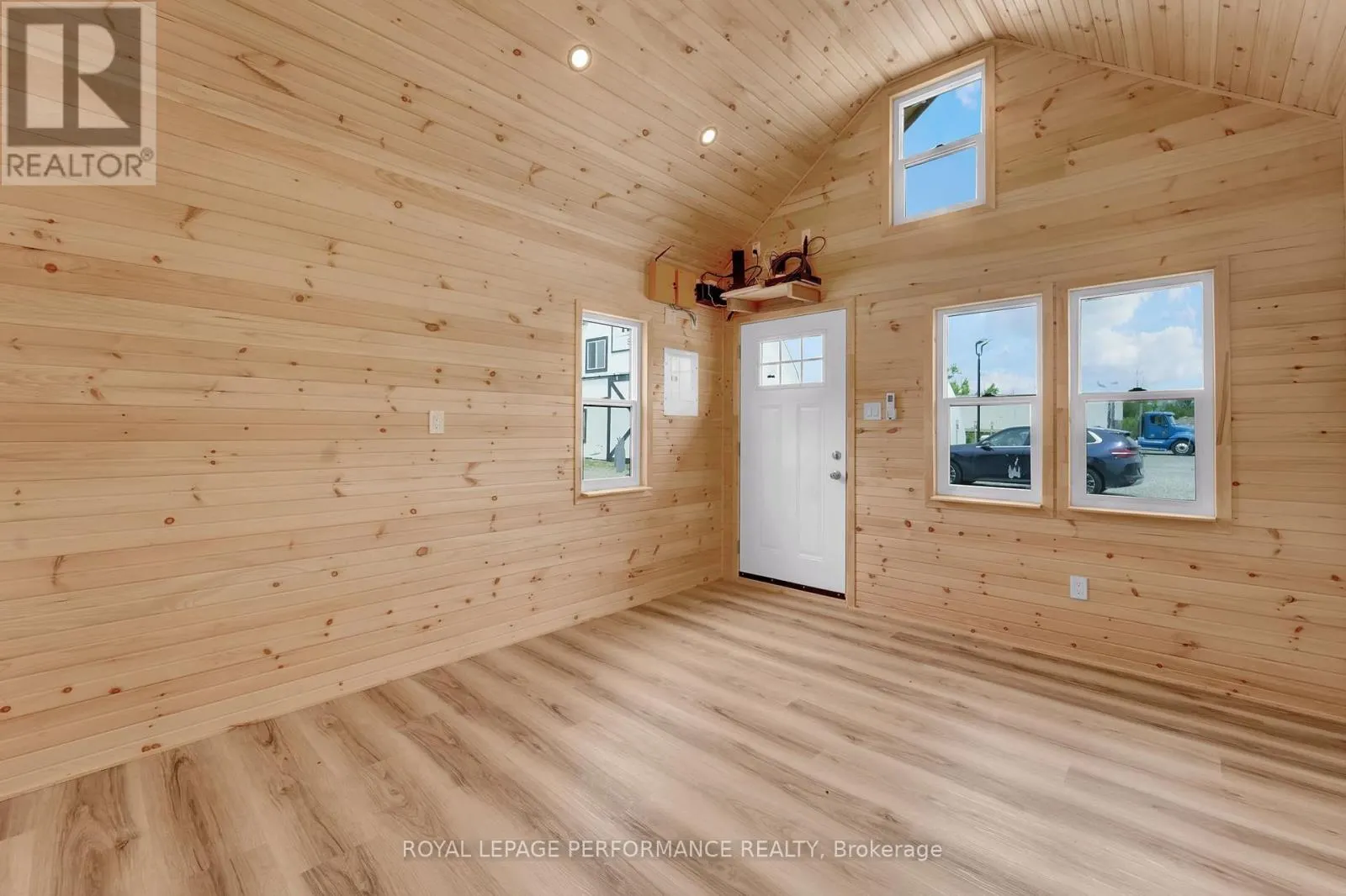 35 CLOVERLOFT COURT