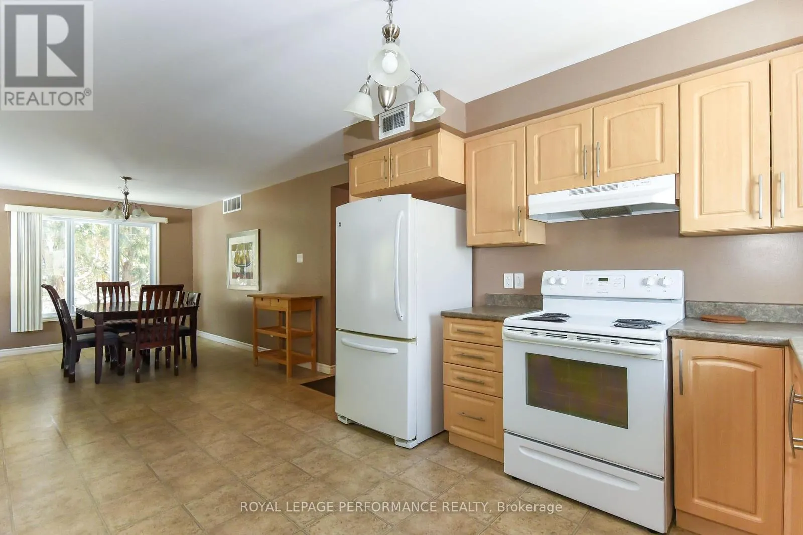 35 CLOVERLOFT COURT