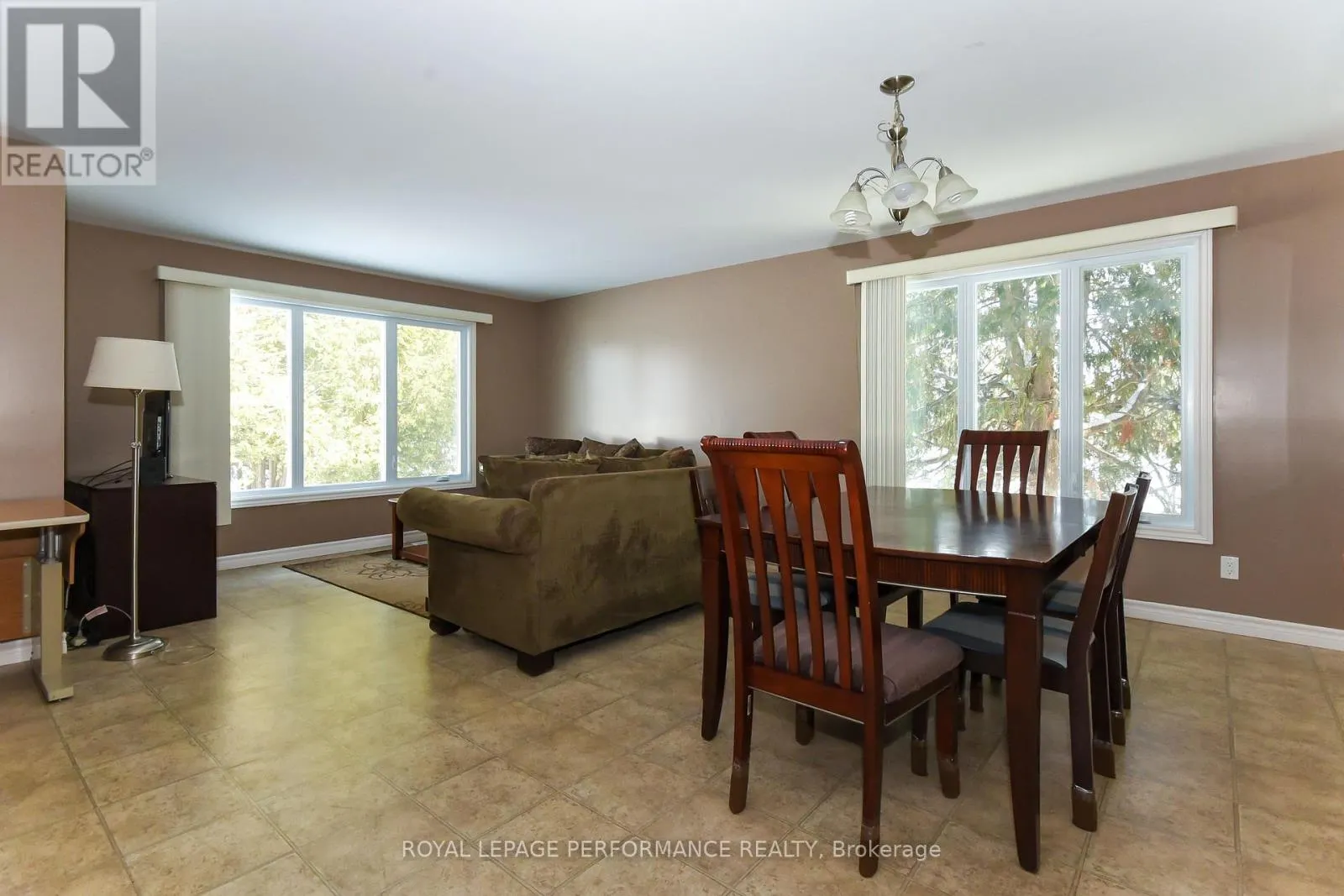 35 CLOVERLOFT COURT